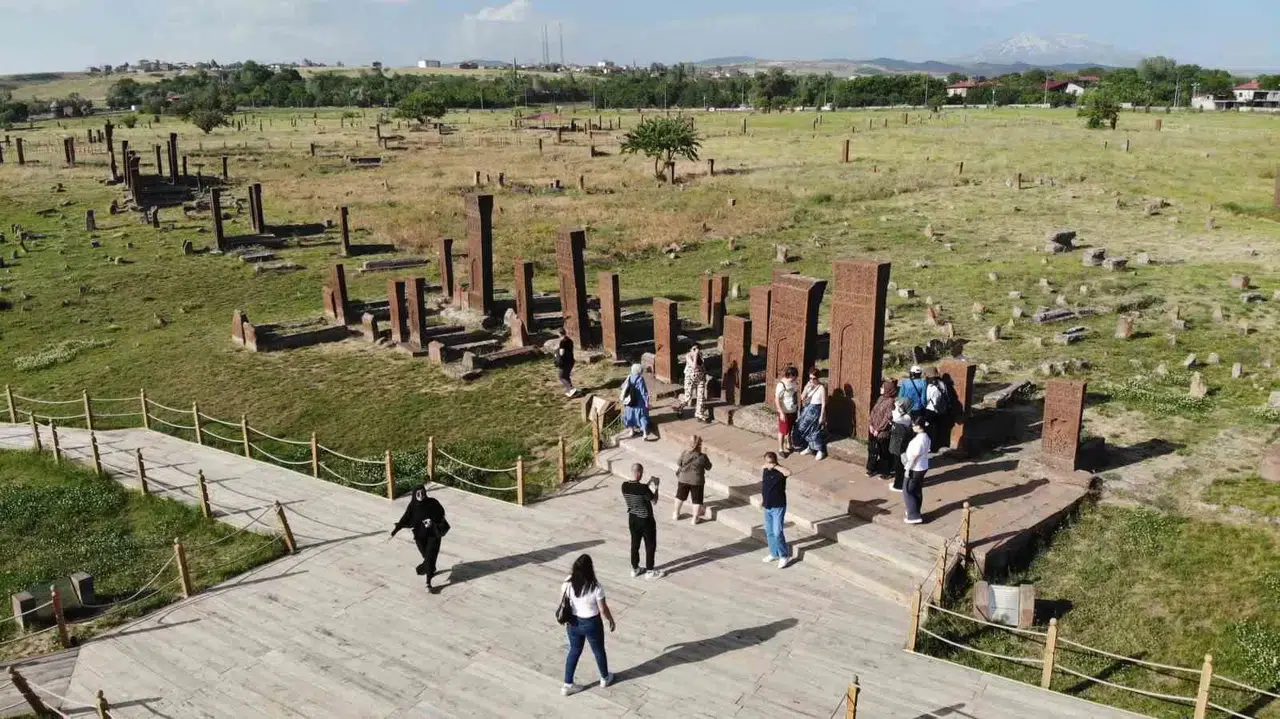 Selçuklu Mezarlığında Kurban Bayramı Yoğunluğu