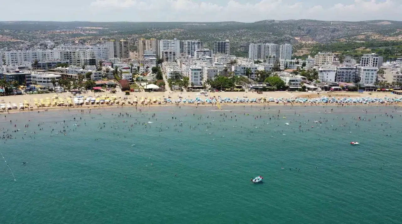 Tatilciler Mersin’e Akın Etti, Kıyılar Doldu