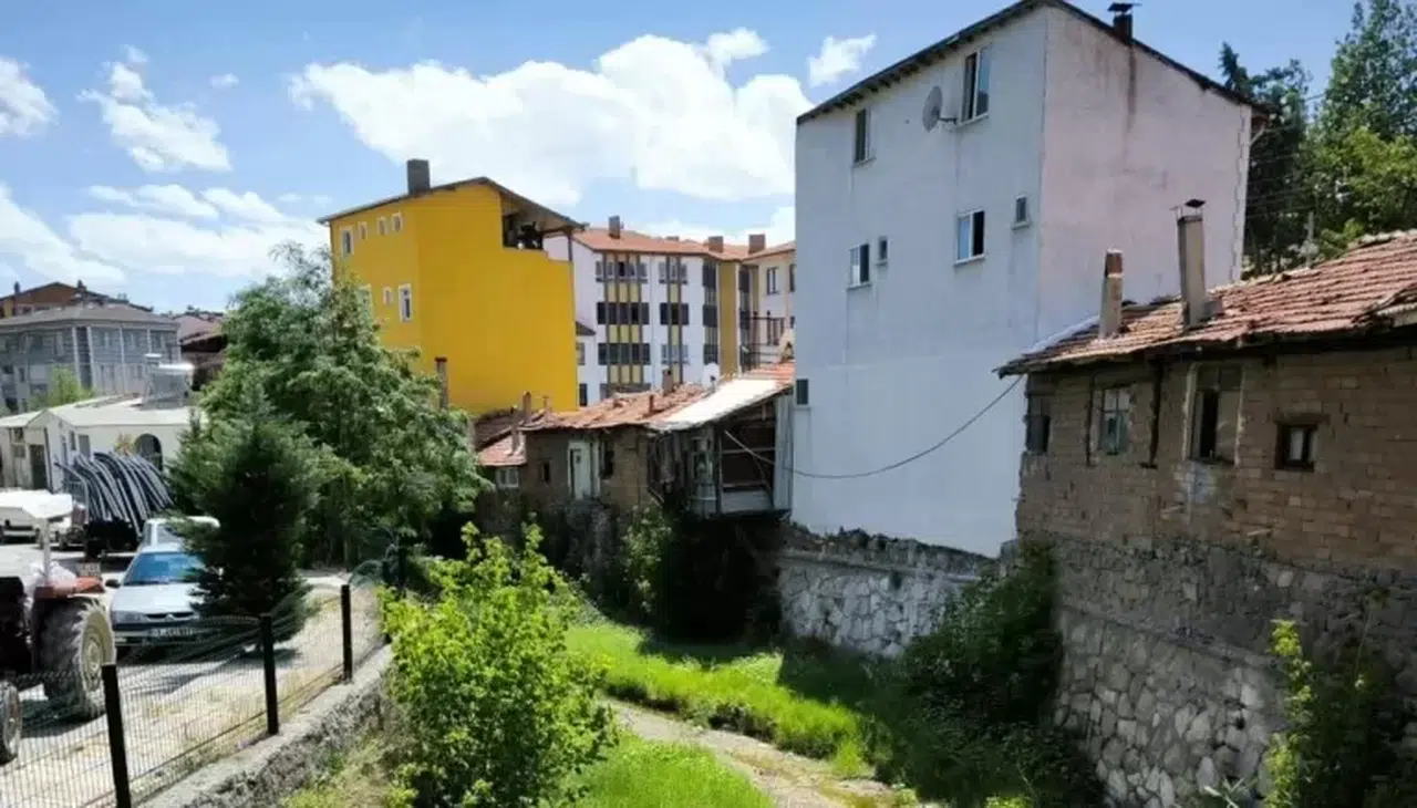 İskilip’teki Çay ve Dere Yatakları Temizleniyor
