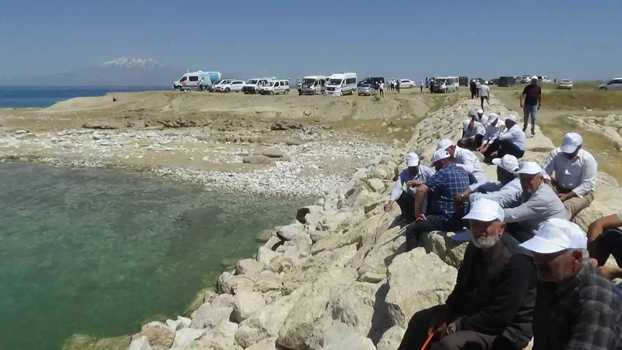 Van Gölü’nde Kaybolan Şahıs Rov ve Sonar Aygıtları ile Aranıyor