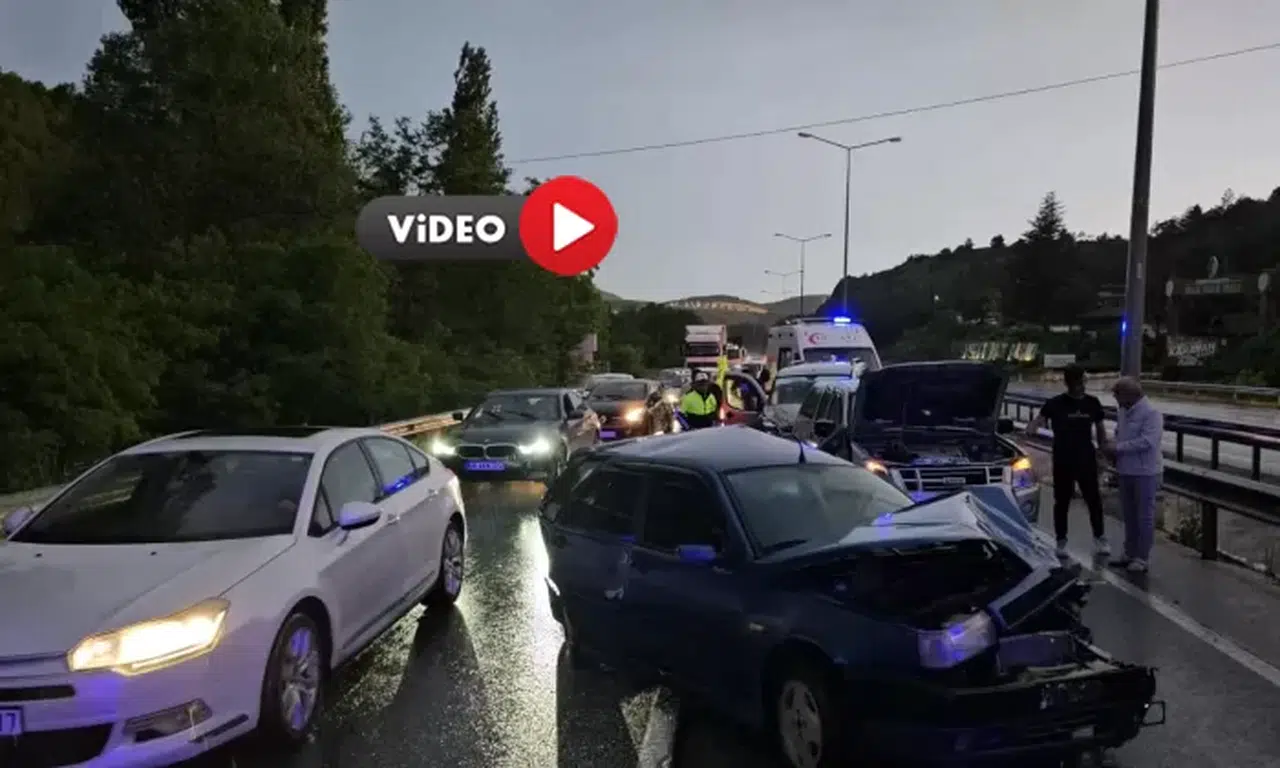 Yağmur Zincirleme Kazaya Neden Oldu: 8 Yaralı