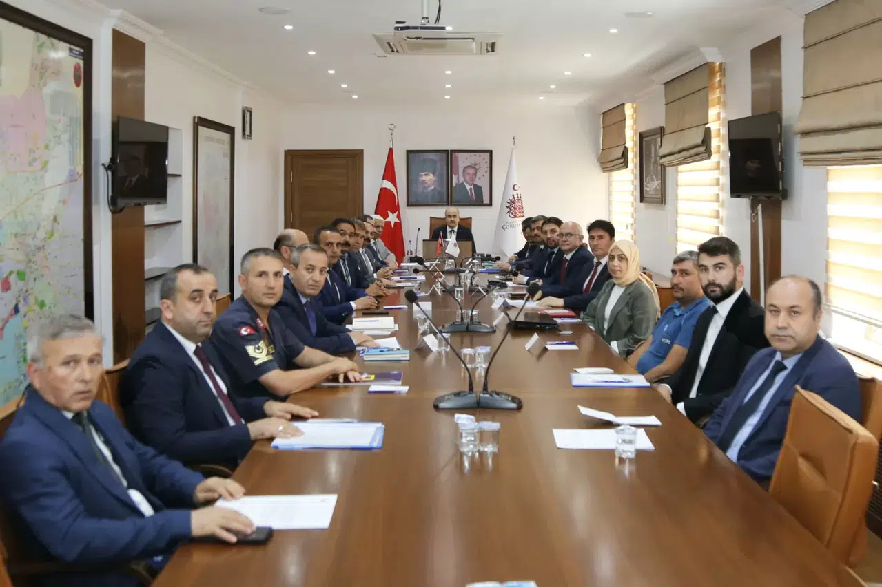 885 Muhtara Eğitim Verildi