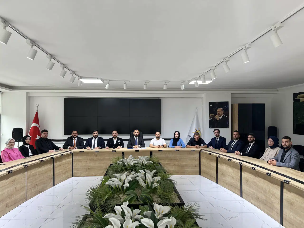 AK Gençlikte Yönetimin Görev Dağılımı Yapıldı