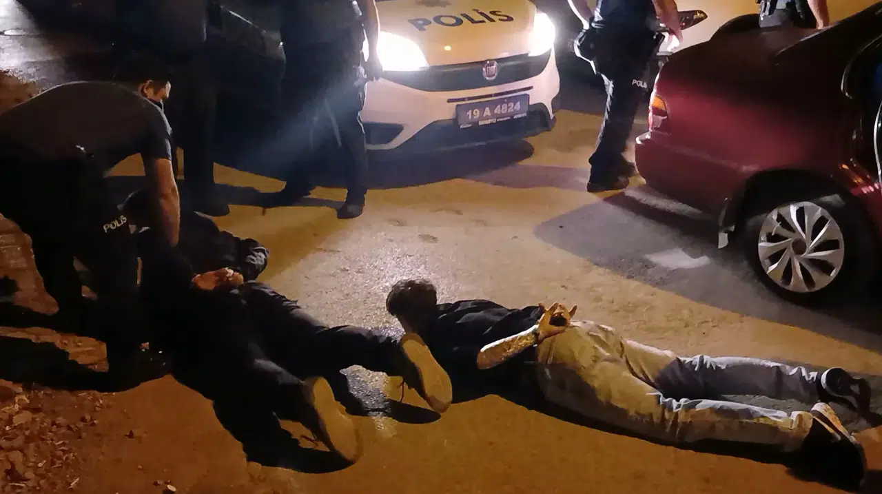 Hareketli Saatler, Çocuklar Polisten Kaçamadı