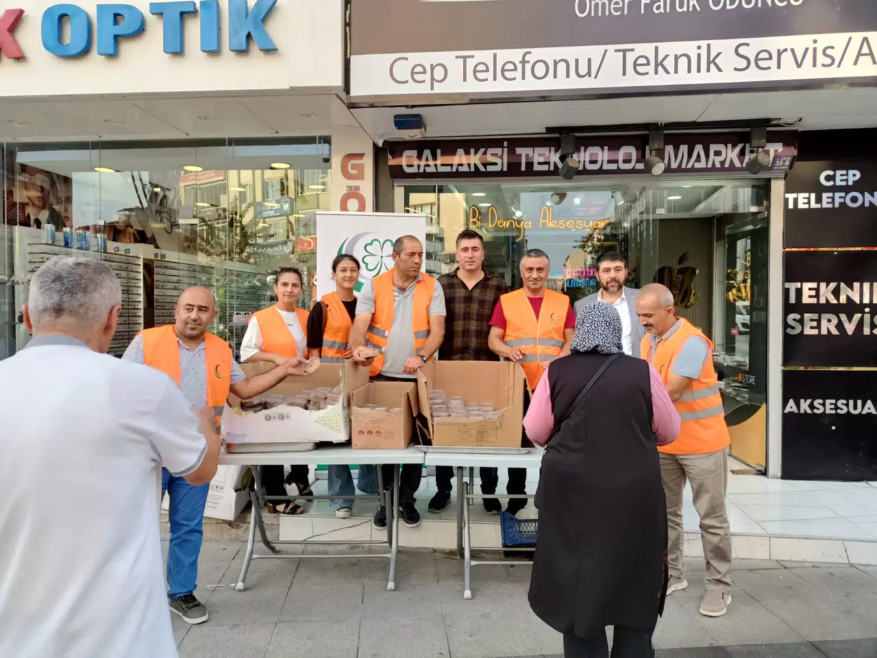 Nefes Yardımlaşma ve Dayanışma Derneği Aşure Dağıttı