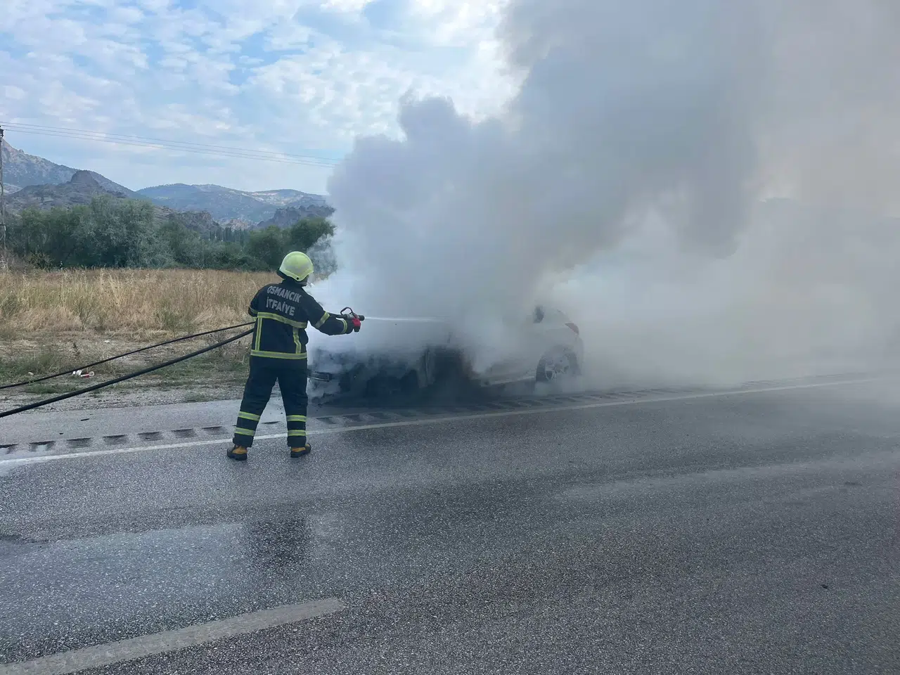 Seyir Halindeki Otomobil Alev Alev Yandı