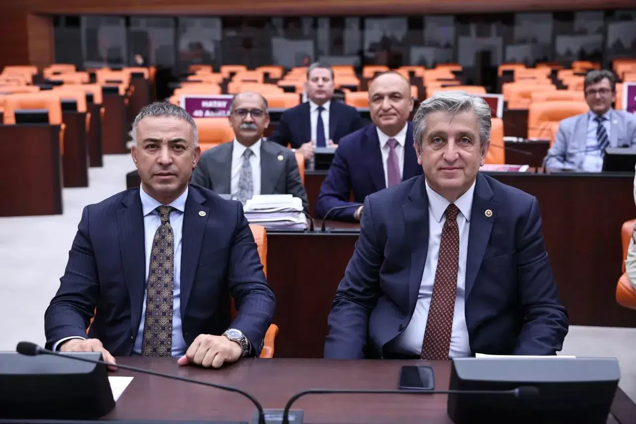 Tahtasız Mecliste AK Partililere Sordu