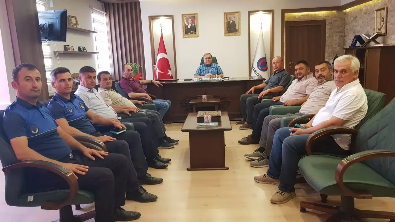 Ünlü, Muhtarlarla Bir Araya Geldi