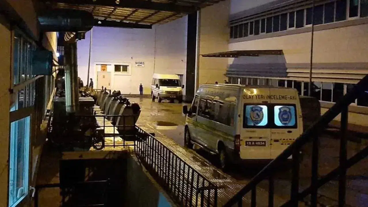 Üzerine Kapı Düşen Yaşlı Adam Öldü