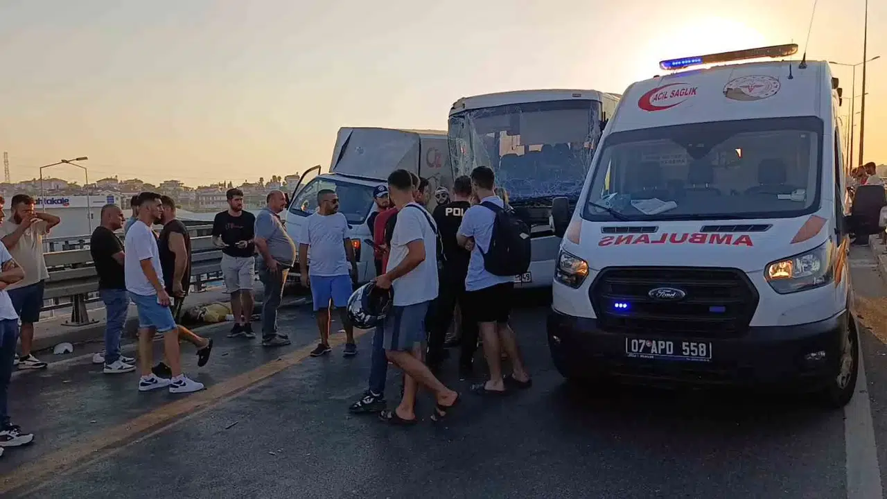 Açılan Art Kapağının Kapatılması İçin Duran Kamyonet Faciaya Sebep Oldu: 1 Meyyit, 3 Yaralı
