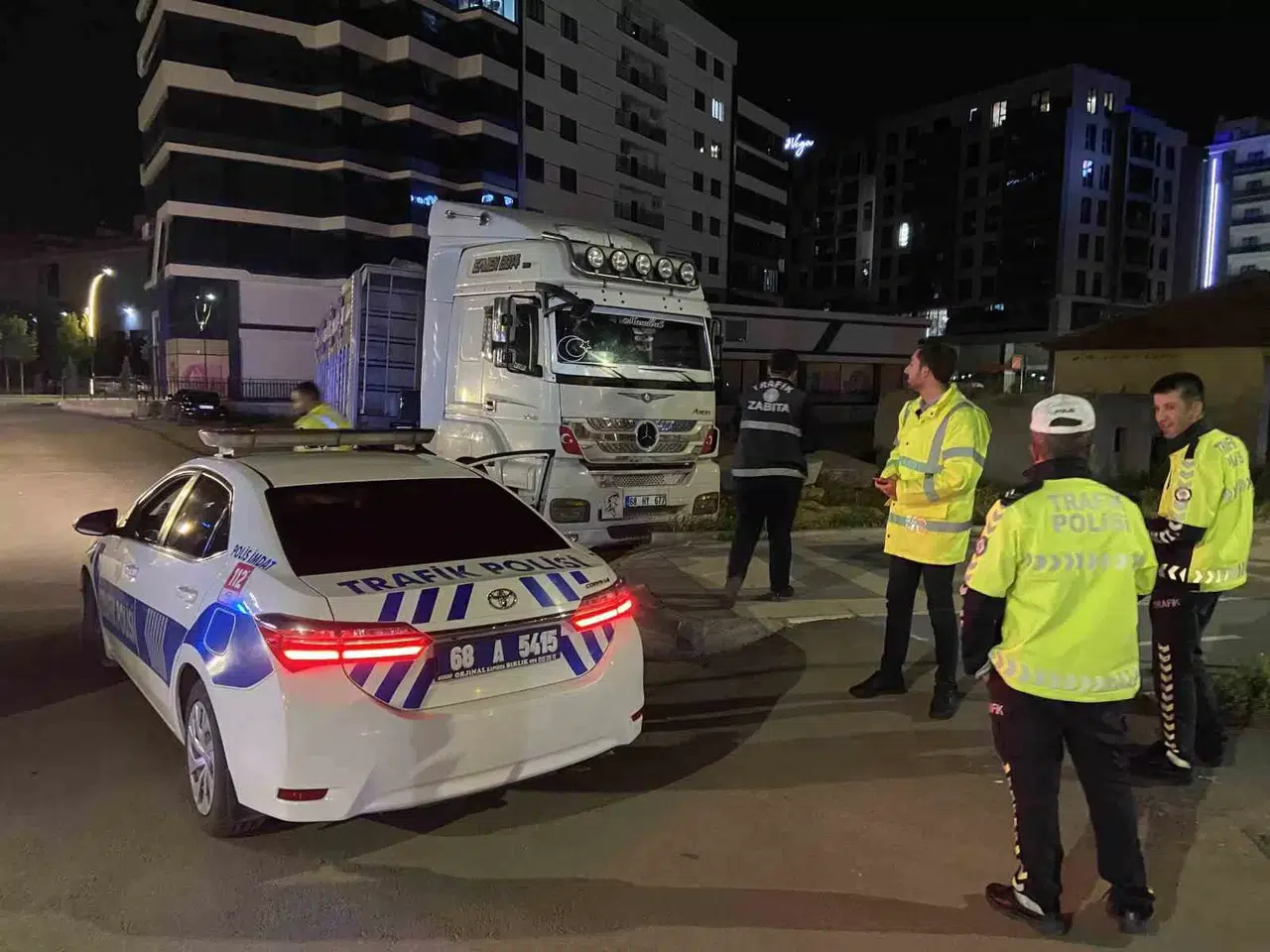 Aksaray’da Zabıta ve Polis Tır Kontrolünde