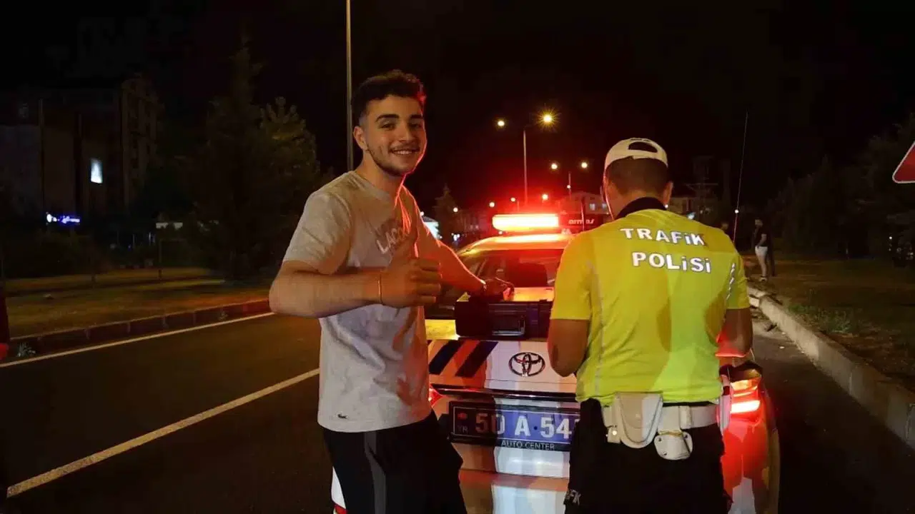 Alkollü Şoför Aracı Kendisinin Kullanmadığını Söyledi, Kamera Kayıtlarını İzleyince İkna Oldu