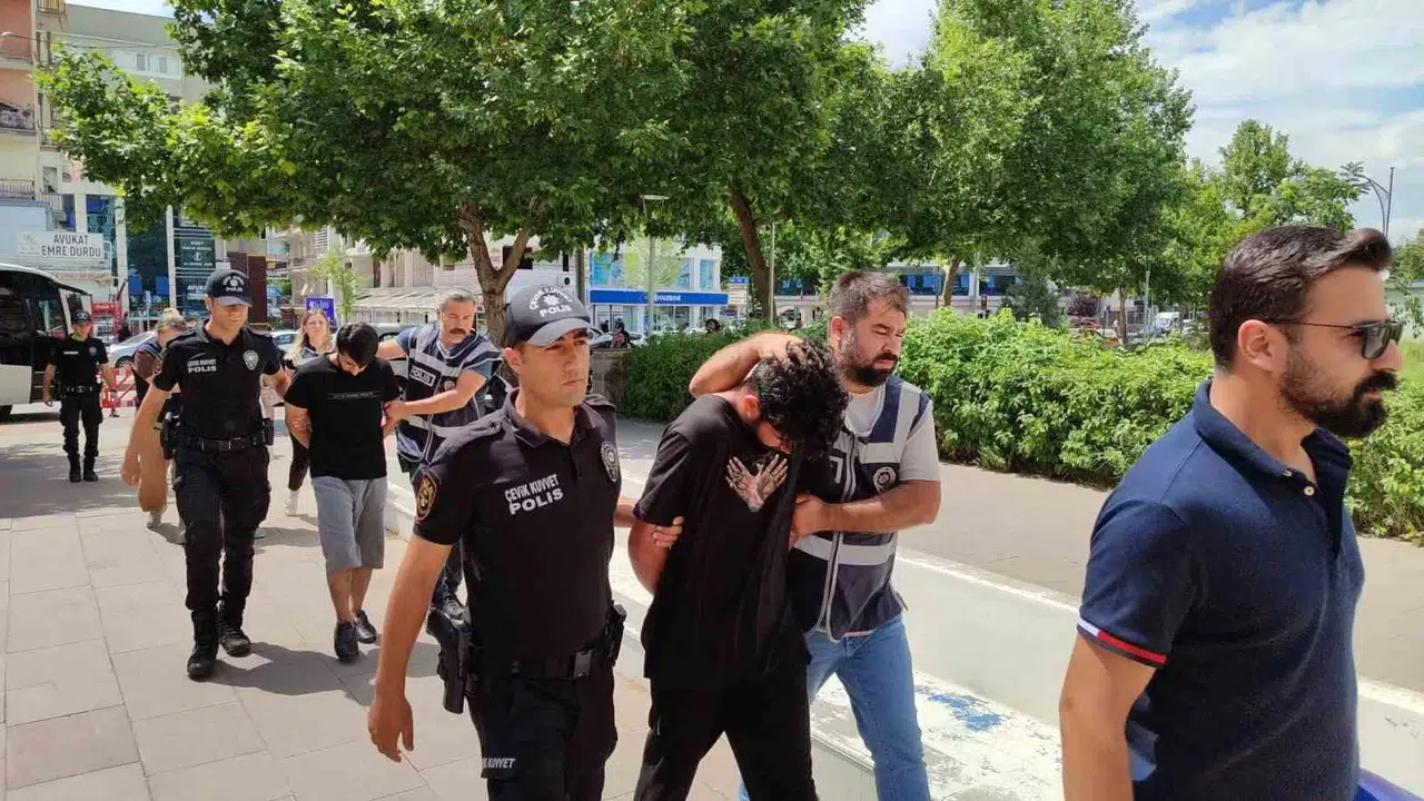 Baza Cinayetinde Cesedin Midesinden Kapsül Halinde 1 Milyon TL Kıymetinde 1 Kilo Uyuşturucu Çıktı