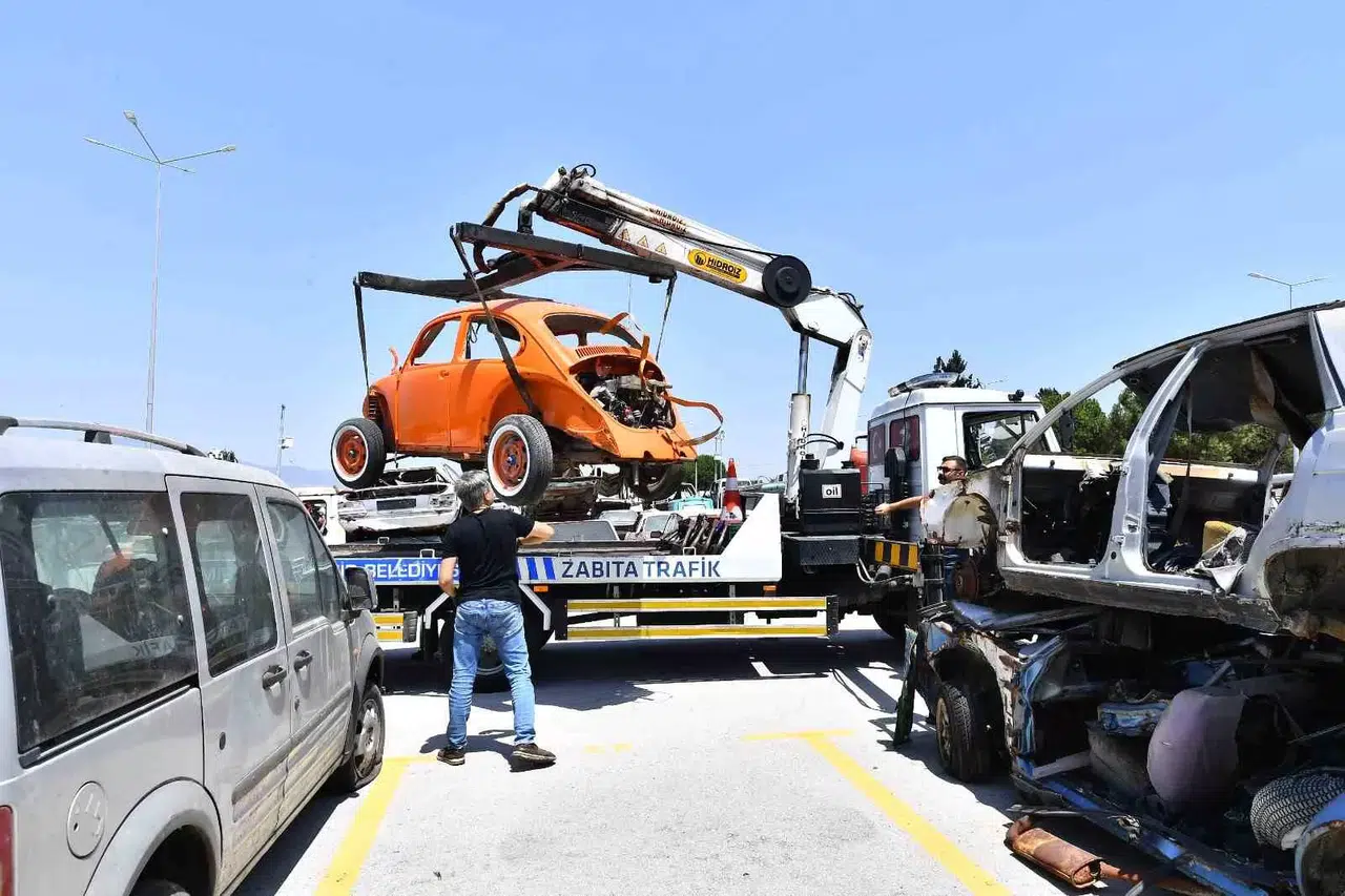 Bir Vakitlerin En Düzgünleri Artık Hurda Merkezinde