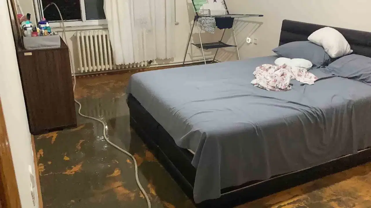 Burdur’da Yağış Bir Anda Geldi, 34 Konutu Su Bastı