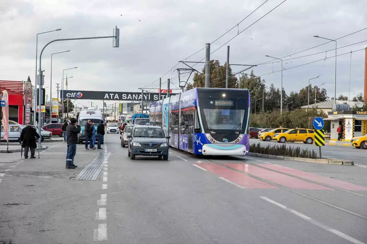 Çiğli ve Karşıyaka Tramvay Çizgilerinde Aktarmasız Ulaşım Kolaylığı Başlıyor