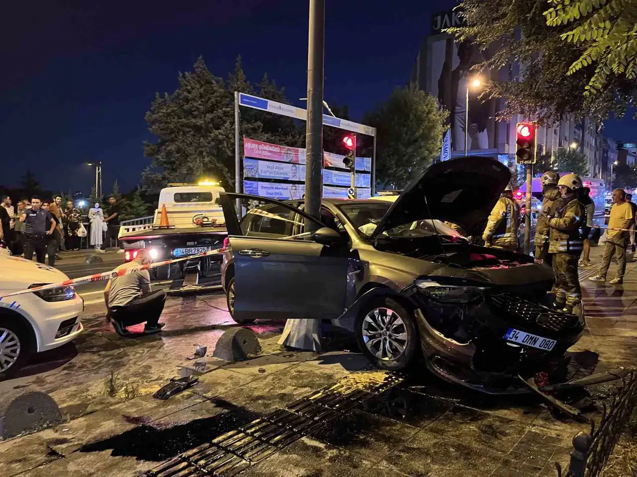Esenler’de Araba Şoförü Evvel Minibüse, Akabinde Yayaya Çarptı