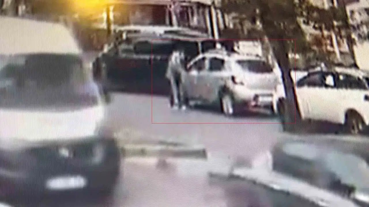 Esenyurt’ta Sinyal Kesici Kullanarak Açtığı Araçtan 300 Bin Lira Çalan Hırsız Kamerada