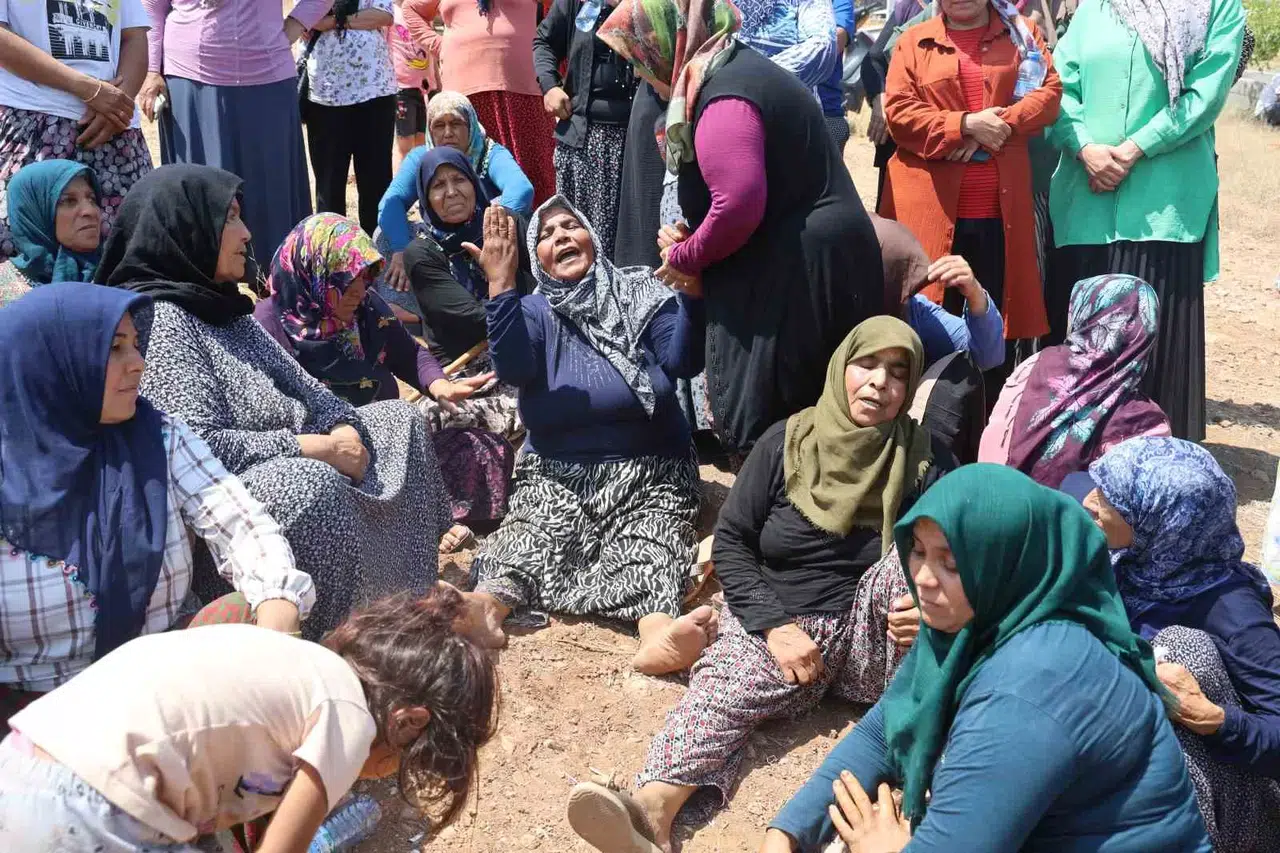Eski Eşi Tarafından 7 Kurşunla Öldürülen 3 Çocuk Annesi Depremzede Bayan Gözyaşları İçerisinde Son Yolcuğuna Uğurlandı