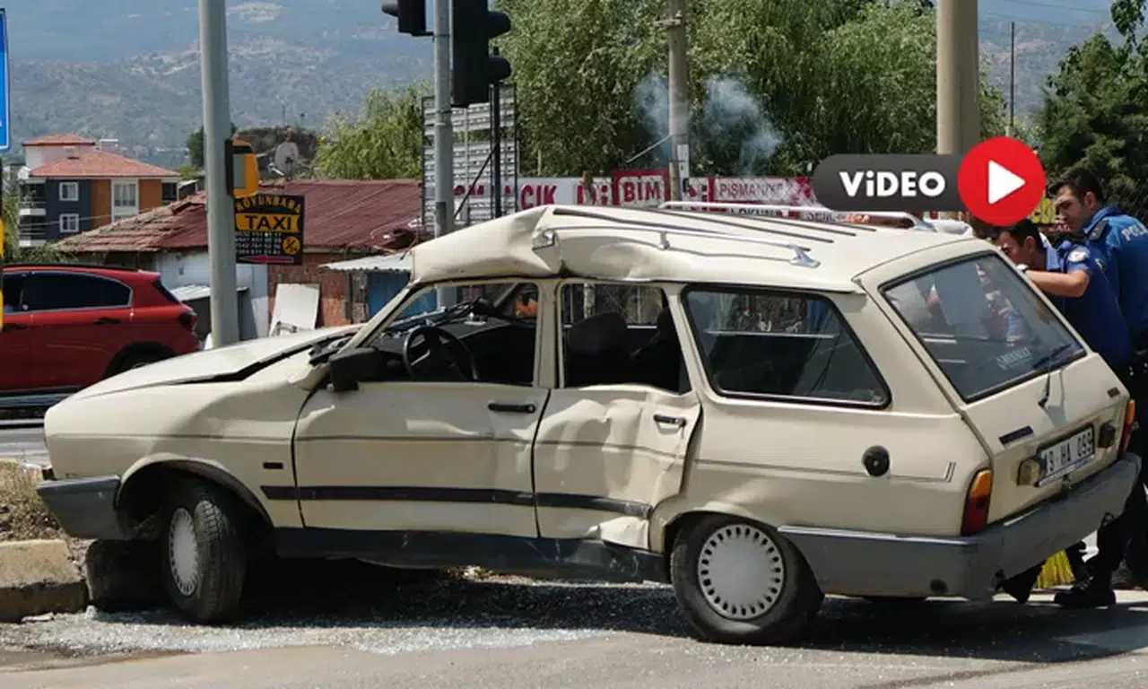Otobüs ile Çarpışan Otomobilin Sürücüsü Yaralandı
