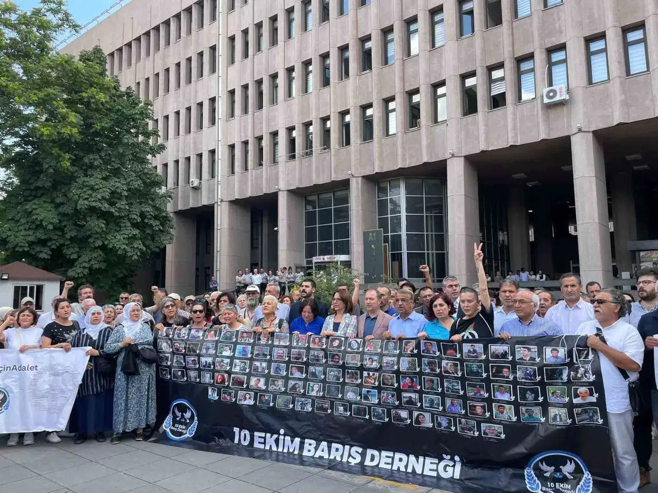 Gar Davasında Çıkan Karara Hayatını Kaybedenlerin Ailelerinden Açıklama