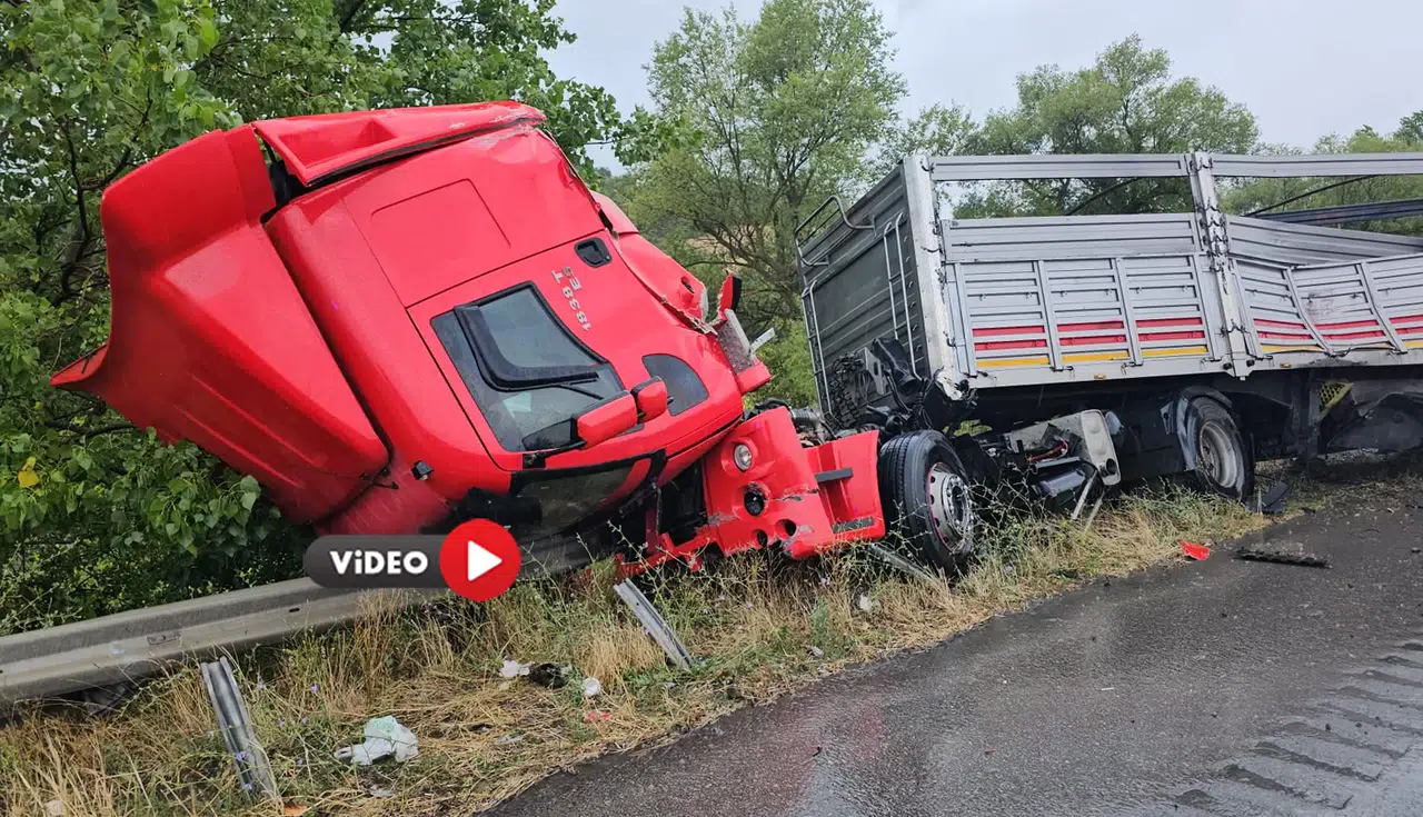 Yağmur, Samsun Yolunda Kaza Getirdi: 4 Yaralı