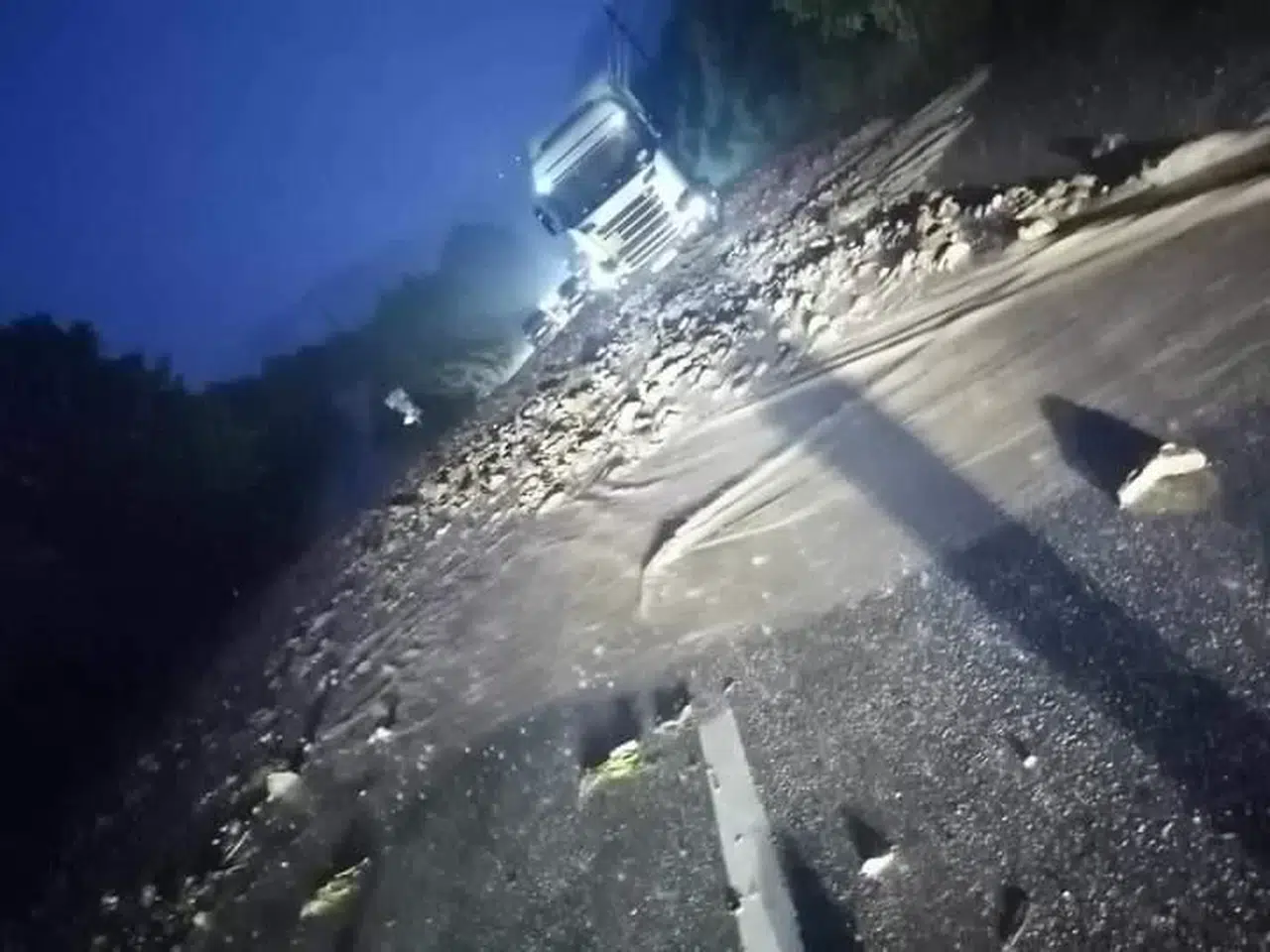 Giresun’da Heyelan: Giresun-Gümüşhane Karayolu Ulaşıma Kapandı