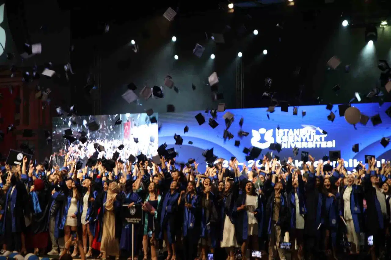İstanbul Esenyurt Üniversitesi 2023-2024 Akademik Yılı Mezuniyet Merasimi Gerçekleşti