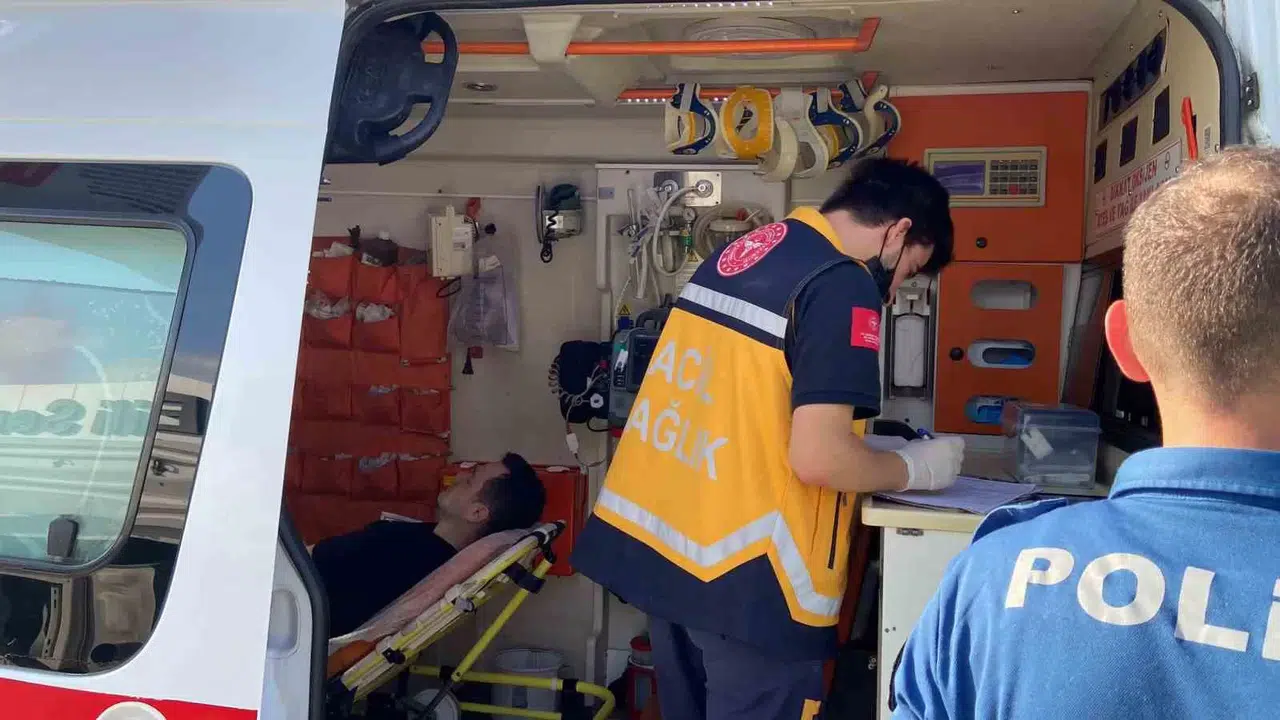 Küçükçekmece E-5 Karayolu’nda 3 Servis Aracı, 1 Su Tankerinin Karıştığı Zincirleme Kaza: 13 Yaralı