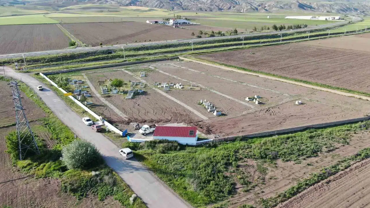 Muhtarlıktan Oldu Lakin Hizmet Aşkı Bitmedi, Hizmete Ölülerden Başladı