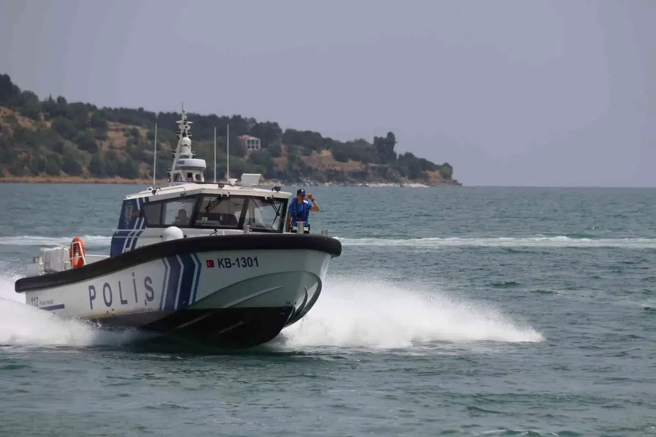 Polis Botu Van Gölü’nde Kaçak Avlanmaya Müsaade Vermiyor