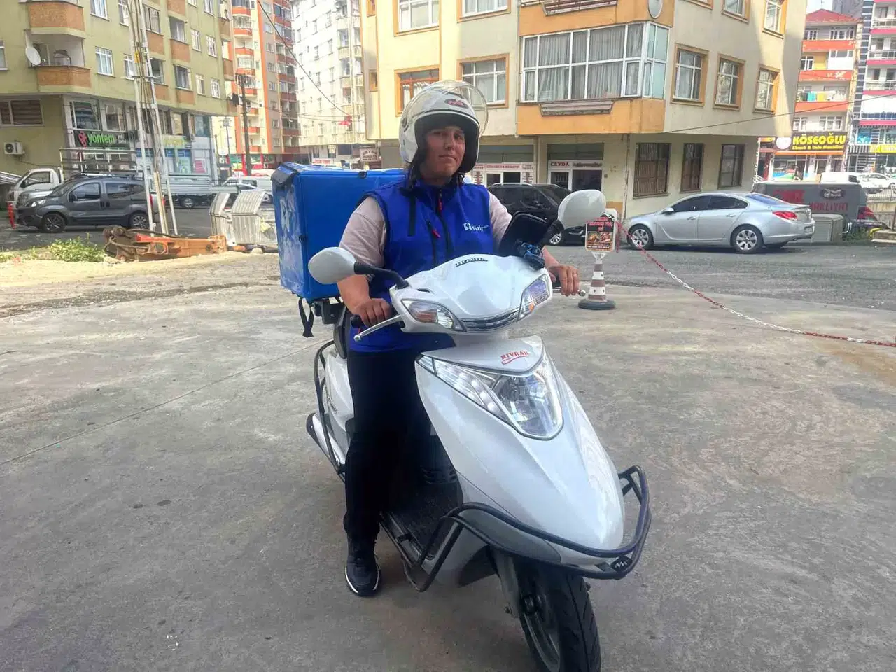 Rizeli Bayan Kuryeden Hemcinslerine Davet: “Çekinilecek Bir Şey Yok”