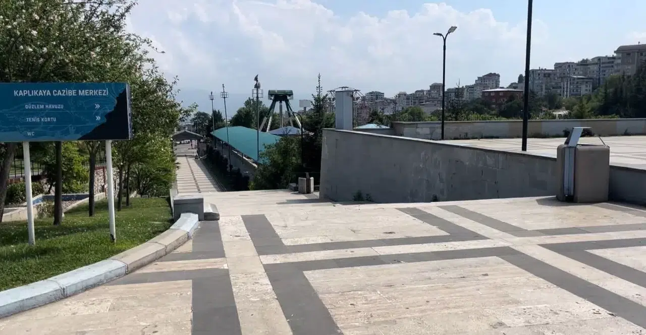 Şoförler Dikkat...bursa’da Navigasyonu Karıştıran Merdivenden Uçuyor