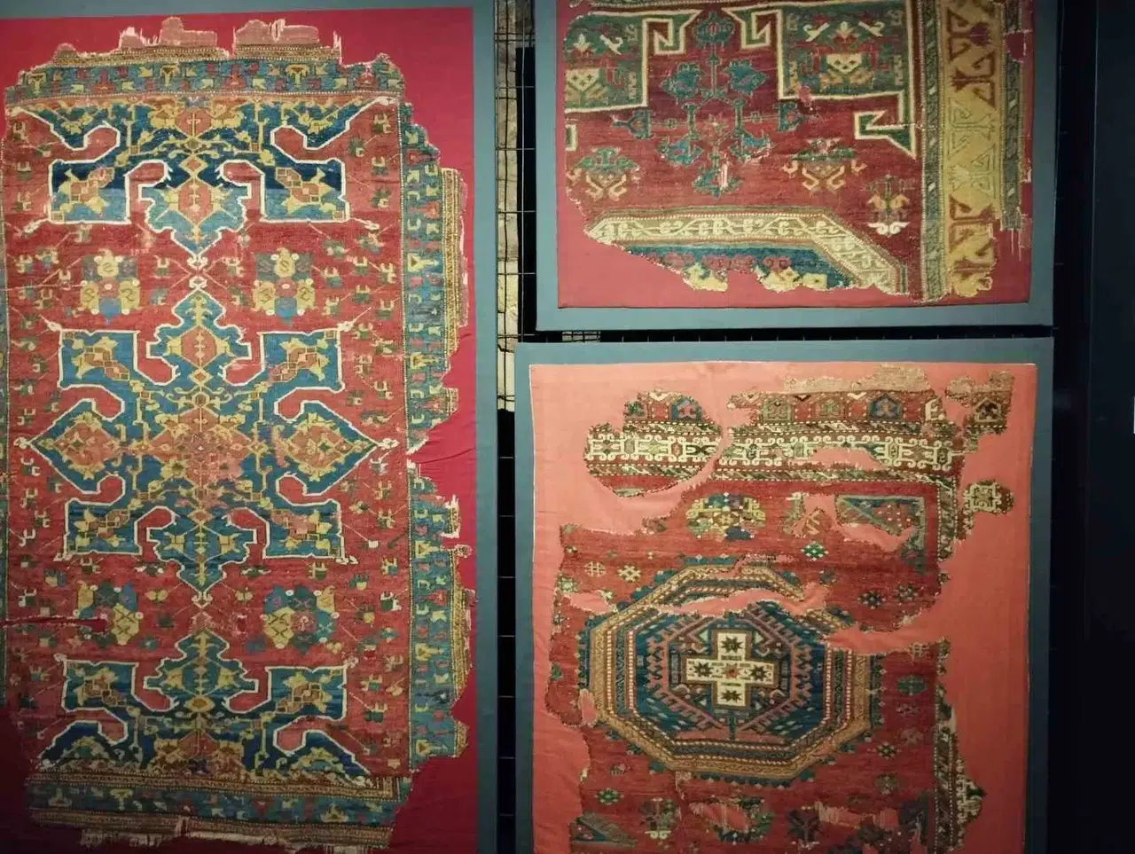 Türk ve İslam Yapıtları Müzesi’nde ‘Aşkla Düğümlenen Sanat: Türk Halıları’ Standına Ağır İlgi