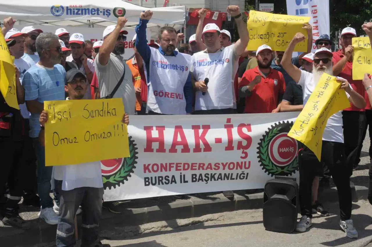 Yalova Belediyesi’nde İşten Çıkarılan 86 Personel İçin Greve Gidildi