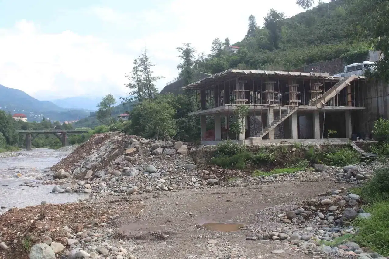 Yaşanan Sellere ve Afetlere Karşın Dere Yataklarında Yapılaşma Devam Ediyor