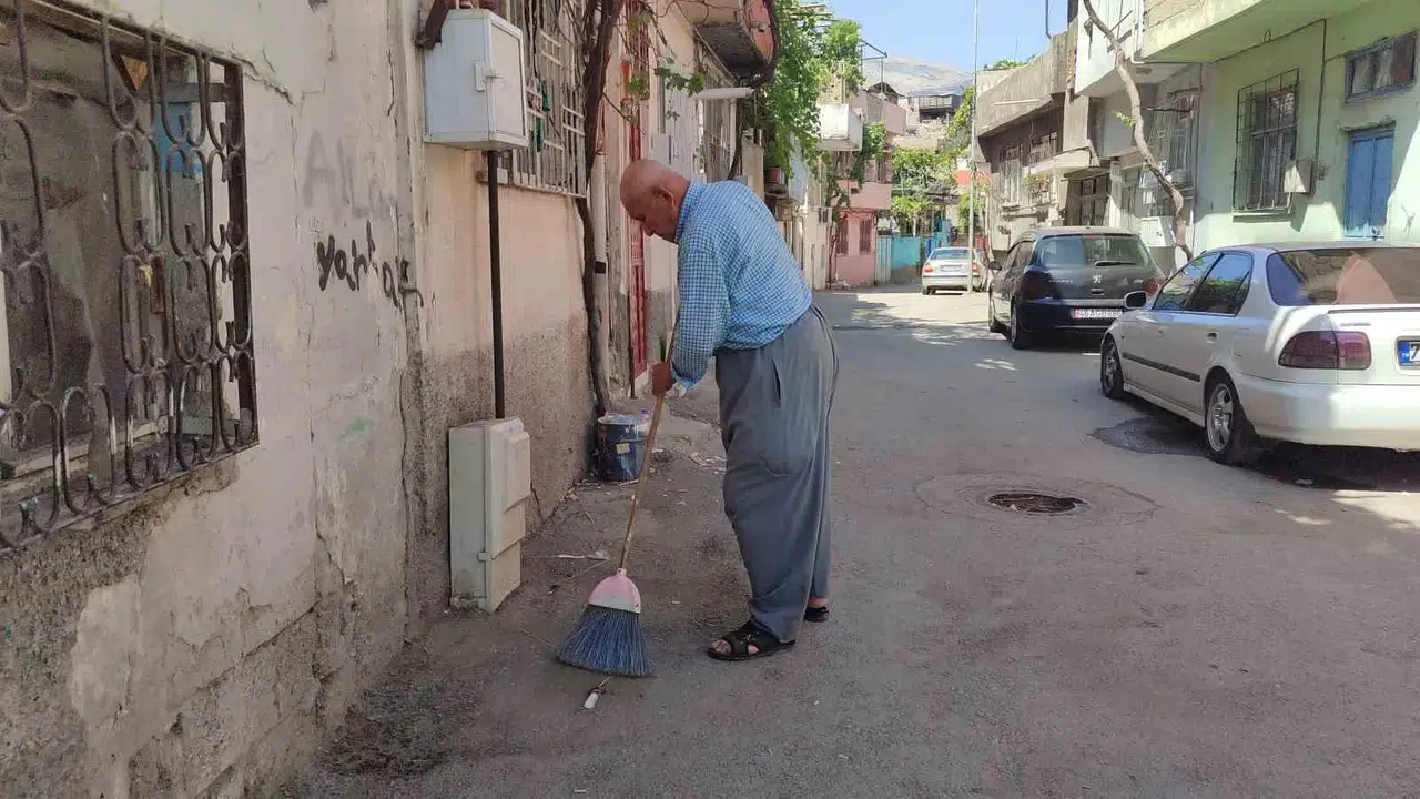 Yaşlı Adamdan Örnek Davranış