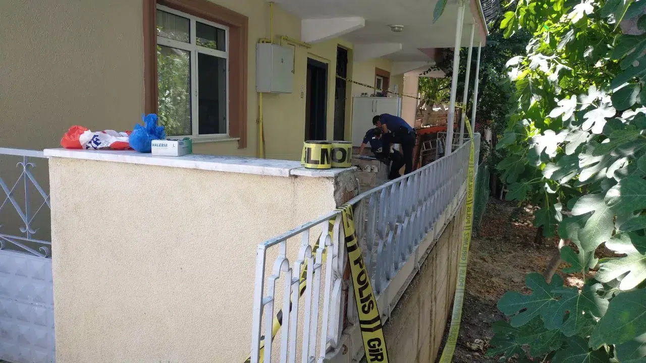 Arkadaşları Merak Etti, Evinde Ölü Bulundu