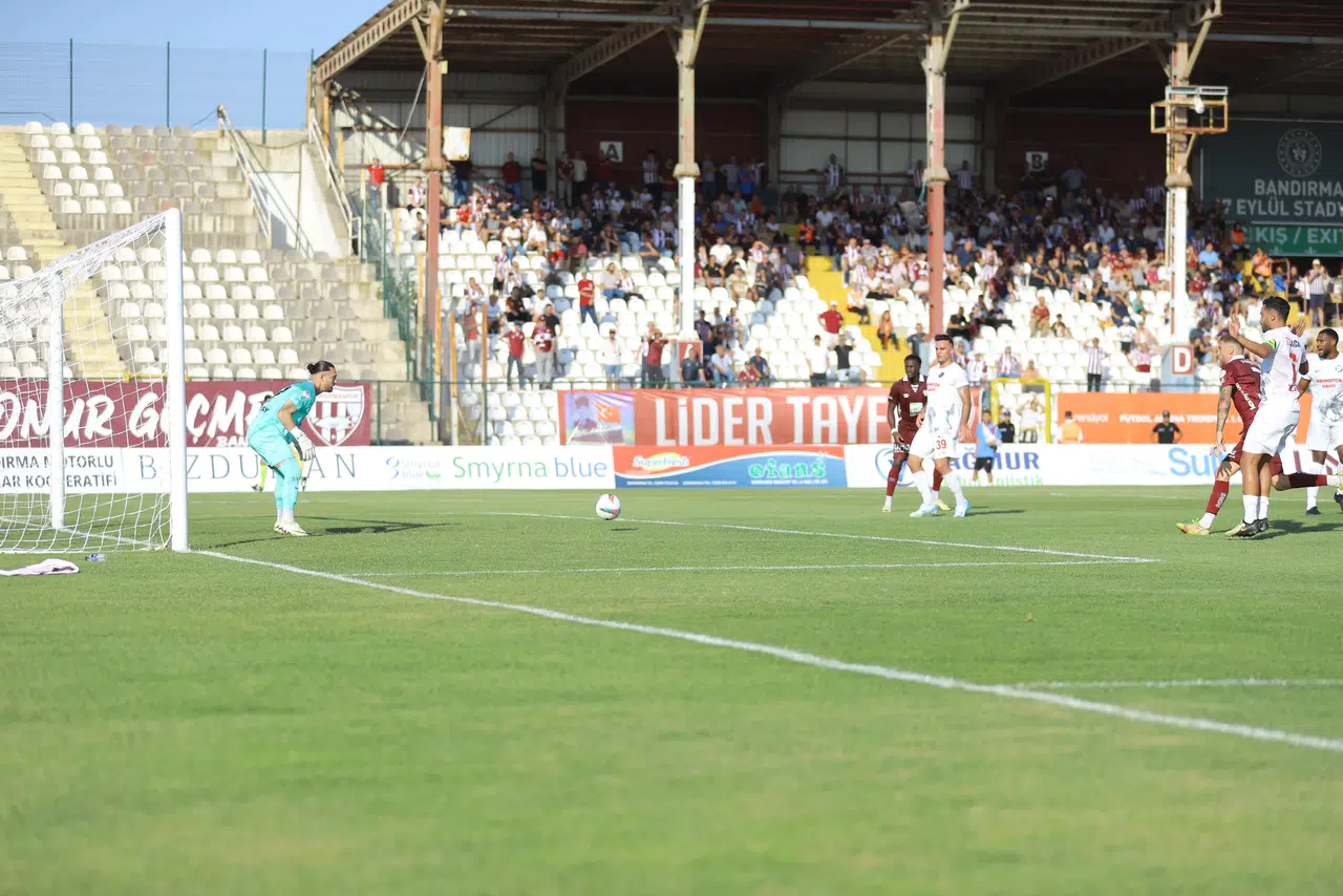Bandırmaspor-Çorum FK Maçında Tribün Boş Kaldı