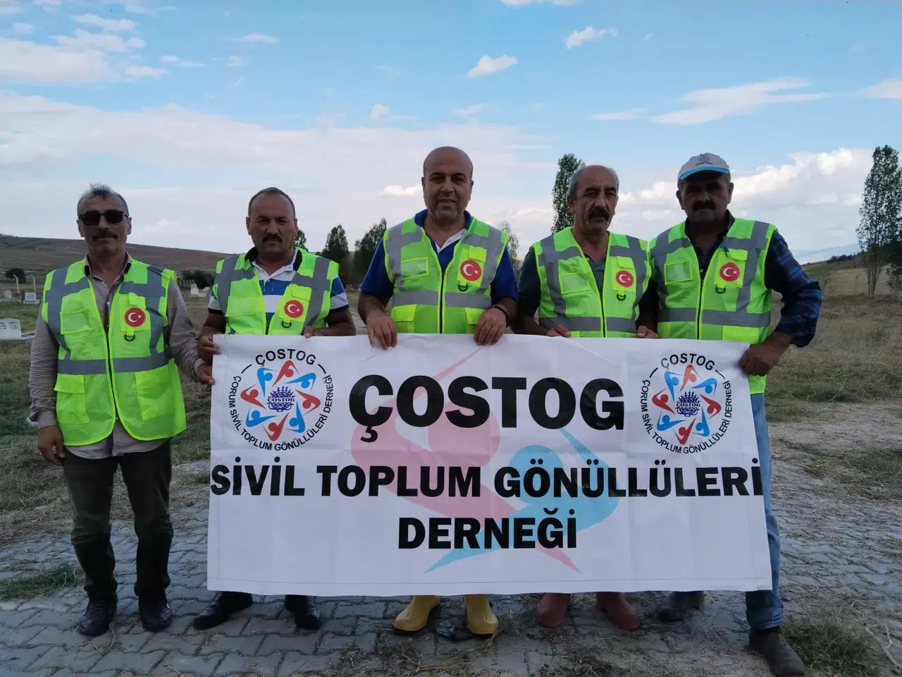 ÇOSTOG, Köy Mezarlarını Temizliyor