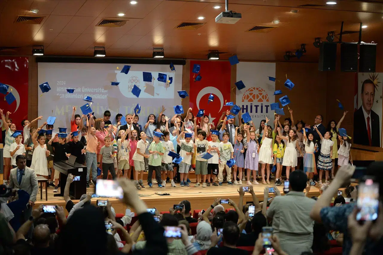 HİTÜ Çocuk Üniversitesi Mezunlarını Uğurladı
