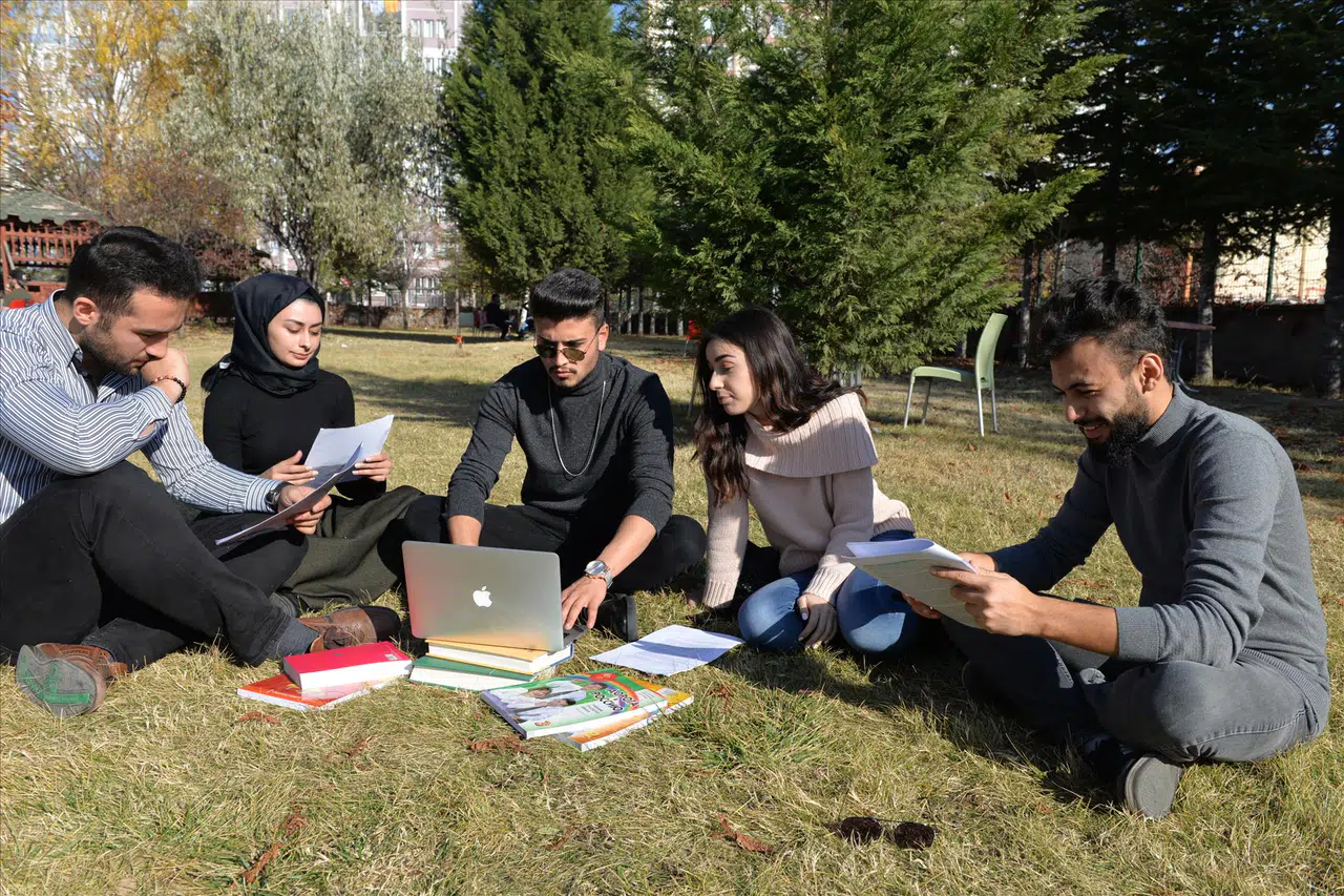 HİTÜ’de Yüzler Gülüyor, Binlerce Öğrenci Yerleşti