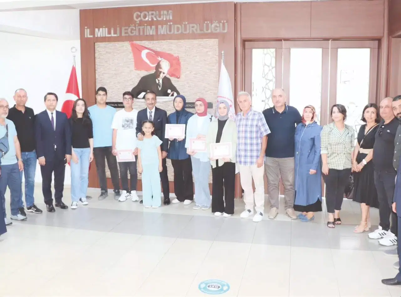 YKS’de Derece Yapan Öğrencileri Ödüllendirdi