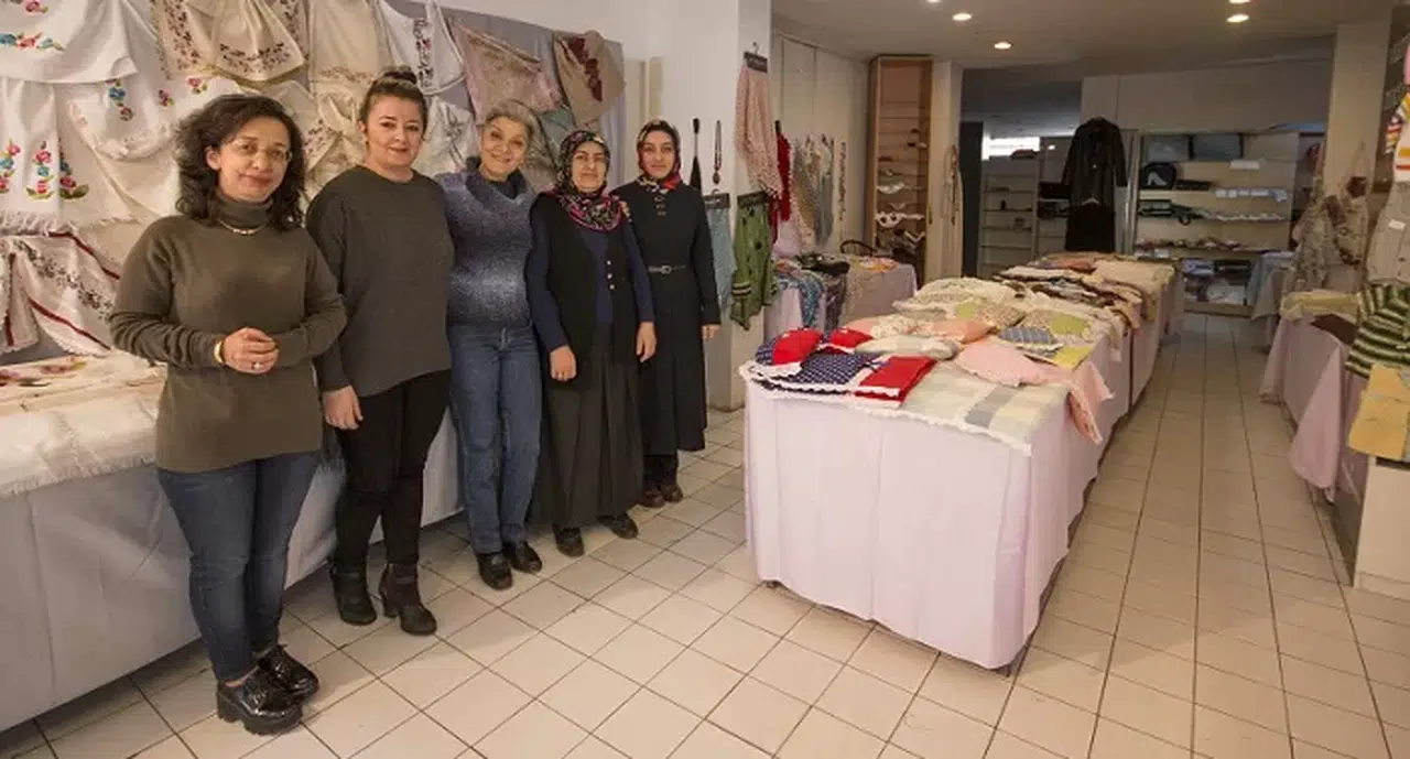 Kanser Hastaları Yararına Kermes Düzenliyor
