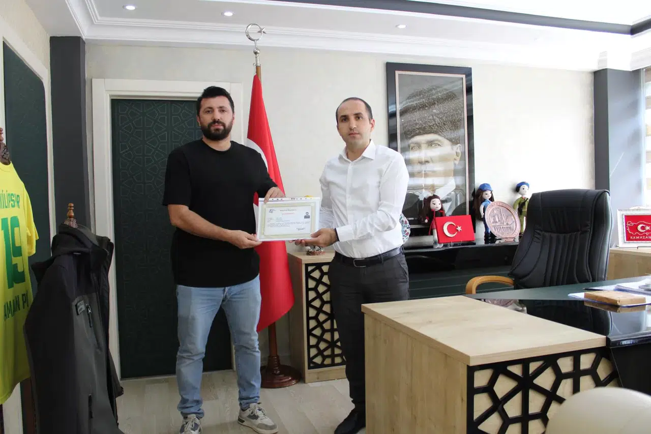 Kaymakam, Polislere Başarı Belgesi Verdi