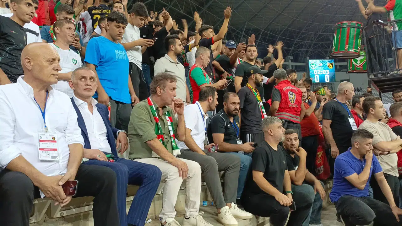 TFF Başkanı Amedspor Taraftarı İle Maç İzledi