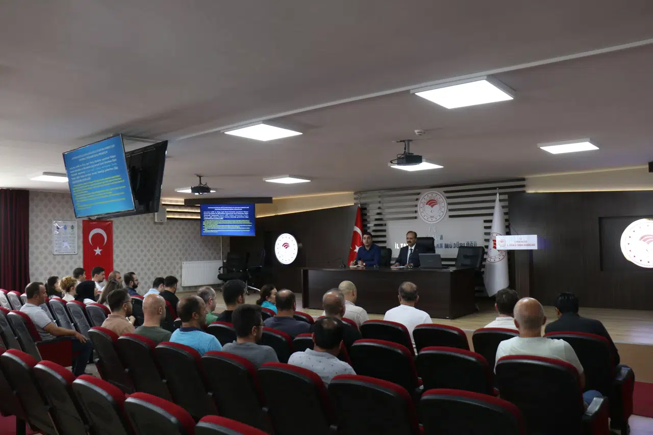Veteriner Hekimlere Hayvan Hastalıkları Eğitimi Veriliyor