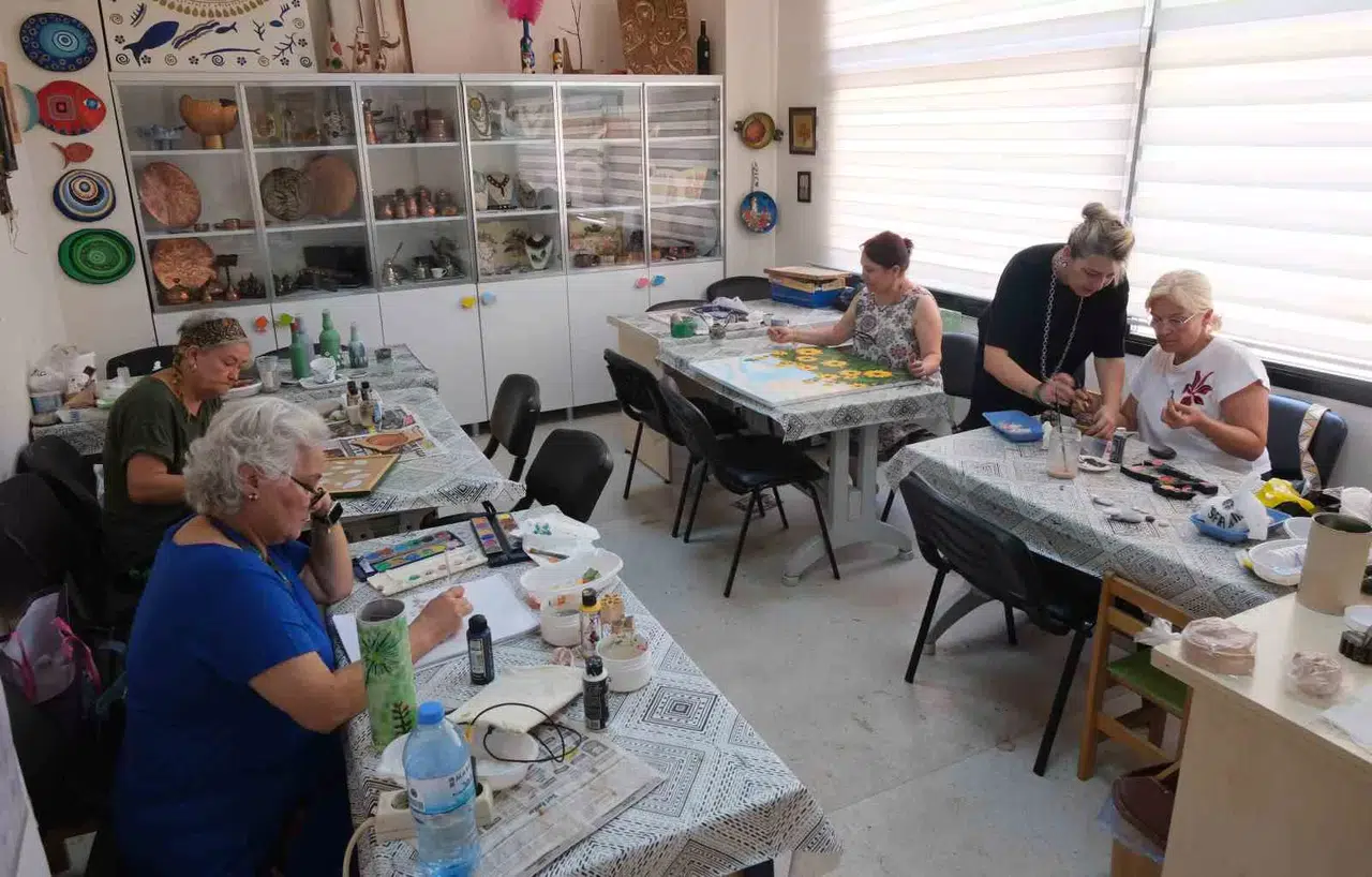Adana’da Bayanlar, 650 Yıllık ’Tokat Tahta Baskı’ Sanatını Yapıtlarıyla Yaşatıyor