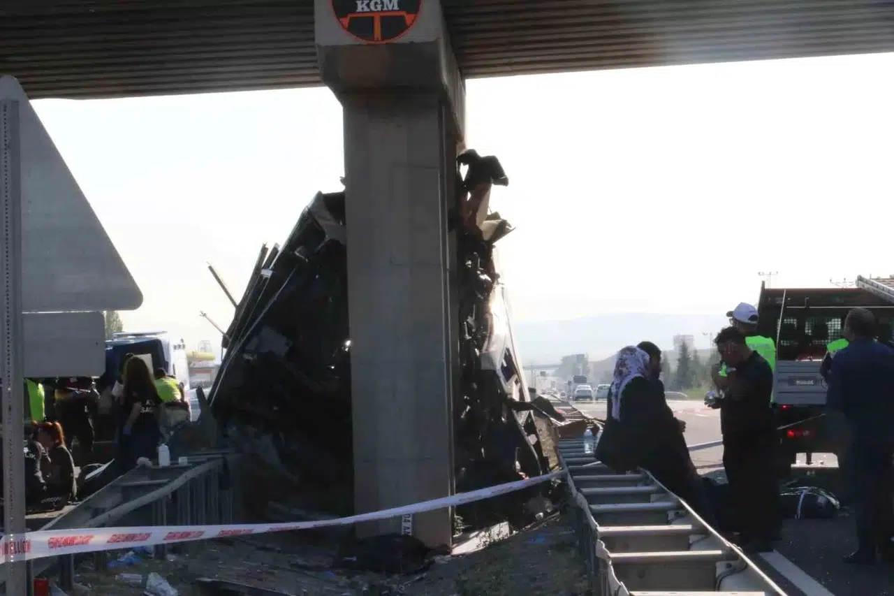 Ankara’da Yolcu Otobüsü Köprü Ayağına Çarptı: 11 Meyyit, 25 Yaralı