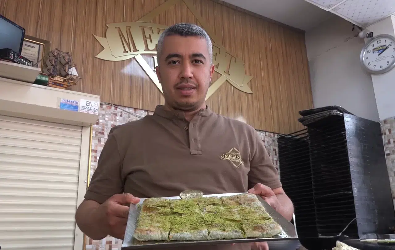 Antep Fıstığı ile Kaymağın Buluştuğu Lezzet: Katmer
